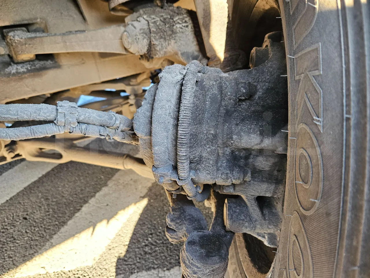 Setra S416 GT-HD - EUR4 - 315kW - 13.02m - front brake calipers left