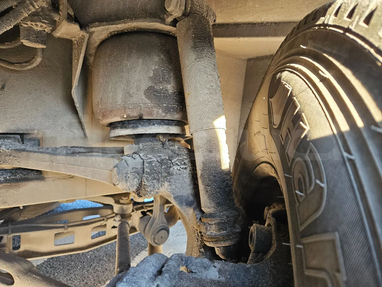 Setra S416 GT-HD - EUR4 - 315kW - 13.02m - front shock absorbers left