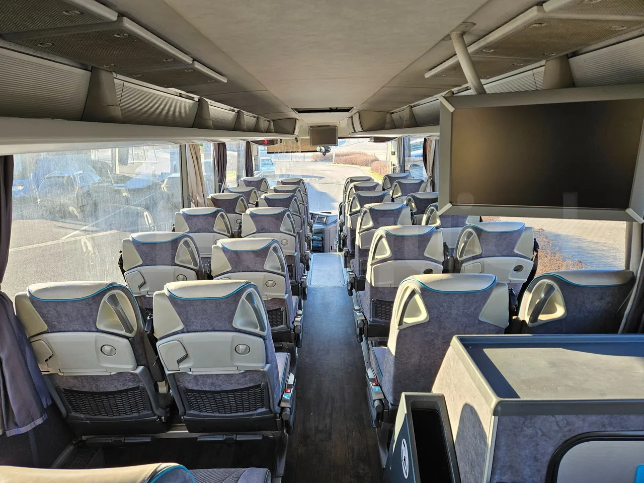 Setra S416 GT-HD - EUR4 - 315kW - 13.02m - forward view middle aisle