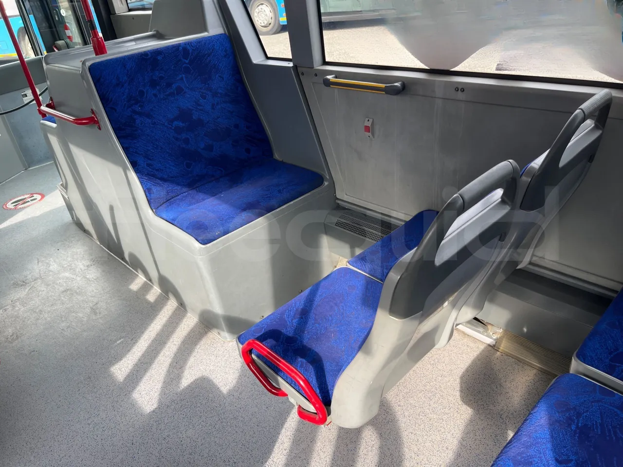 Mercedes-Benz Citaro O 530/2PCL2E4 - Euro 4 - 210 kW - 11,950 mt - armrest detail photo