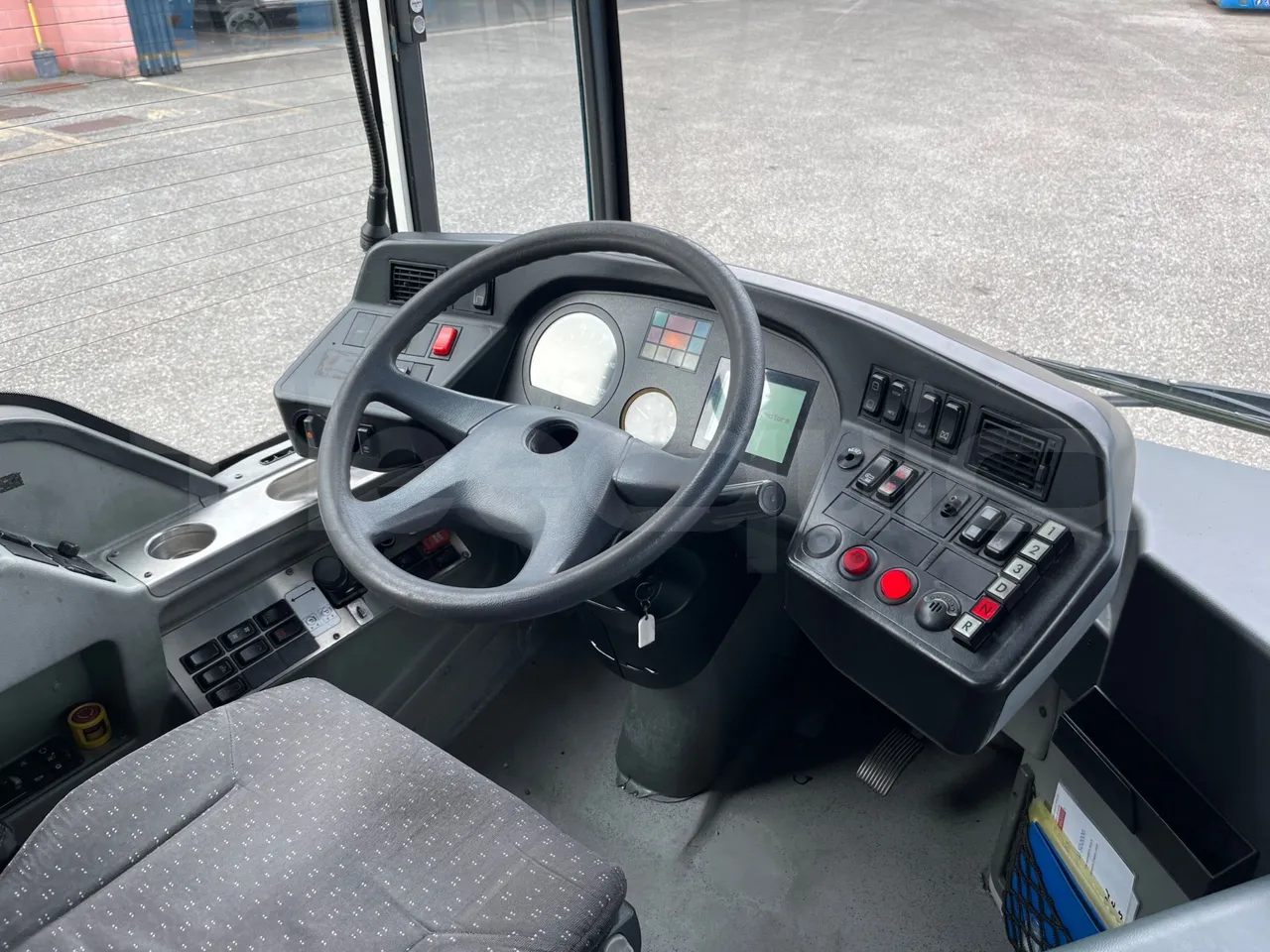 Mercedes-Benz Citaro O 530/2PCL2E4 - Euro 4 - 210 kW - 11,950 mt - buttons panels on