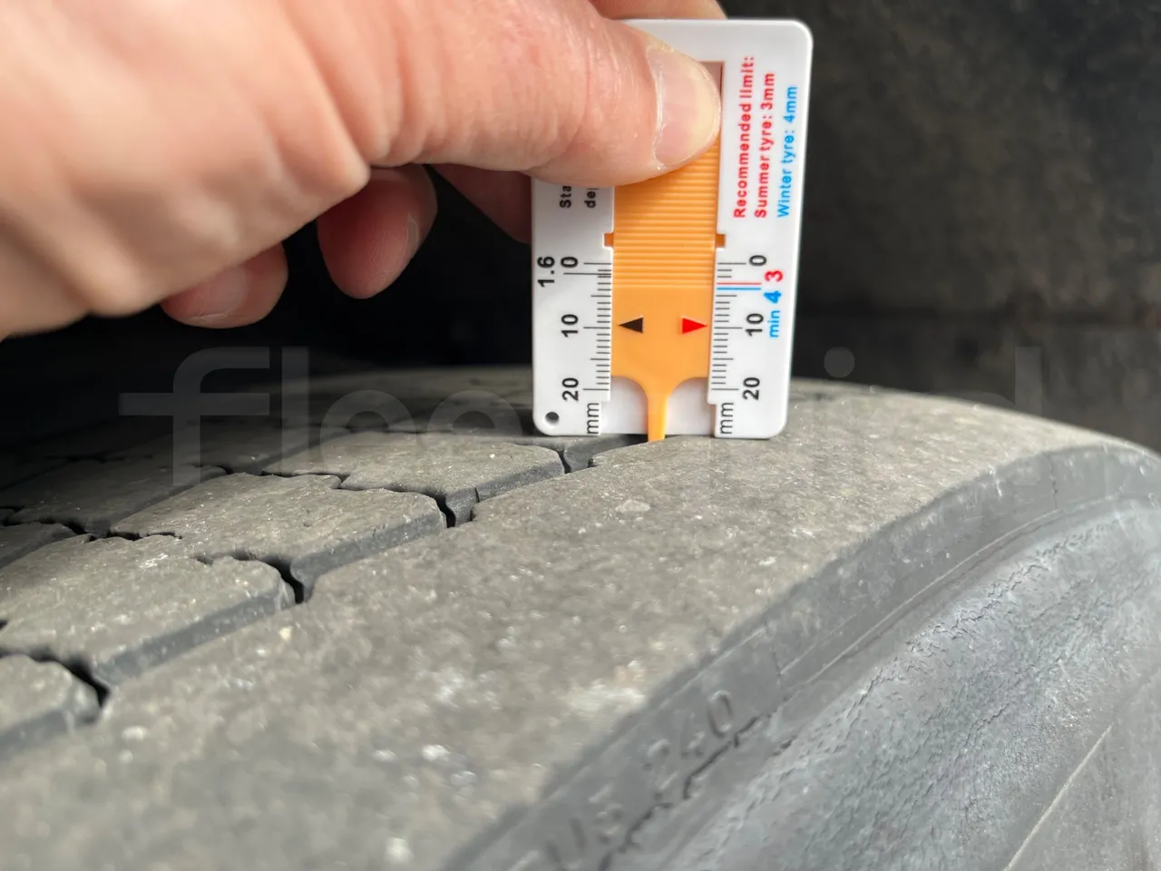 Mercedes-Benz Citaro O 530/2PCL2E4 - Euro 4 - 210 kW - 11,950 mt - tread condition front tires left