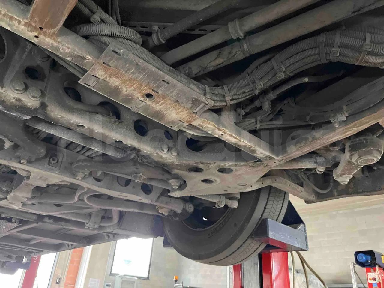 Mercedes-Benz Citaro O 530/2PCL2E4 - Euro 4 - 210 kW - 11,950 mt - front axle left side