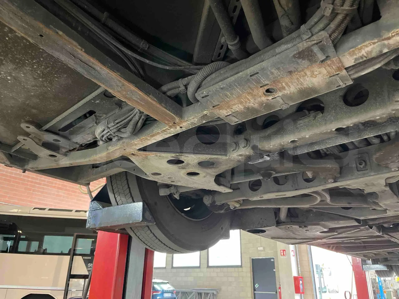 Mercedes-Benz Citaro O 530/2PCL2E4 - Euro 4 - 210 kW - 11,950 mt - front axle right side