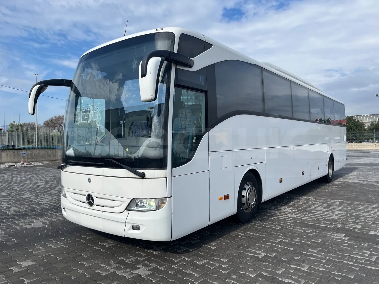 Mercedes-Benz Tourismo - 3/4 Front Left Side