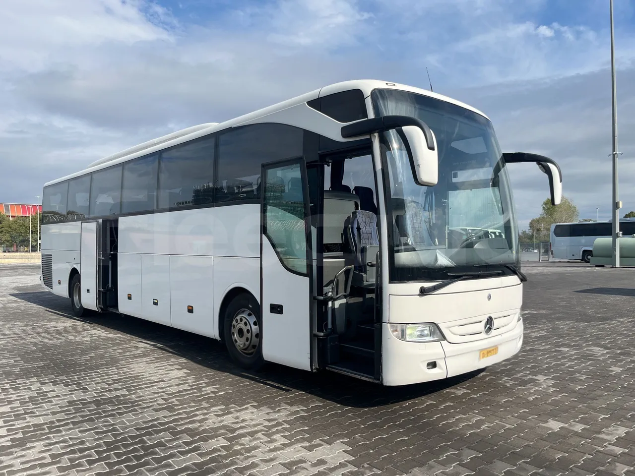 Mercedes-Benz Tourismo - 3/4 Front Right Side Doors Open