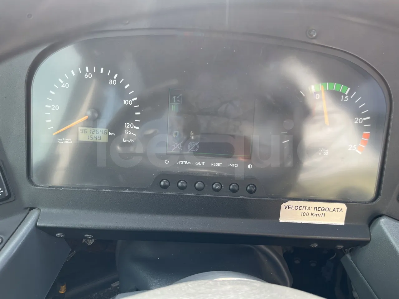 Mercedes-Benz Tourismo - Dashboard Engine On