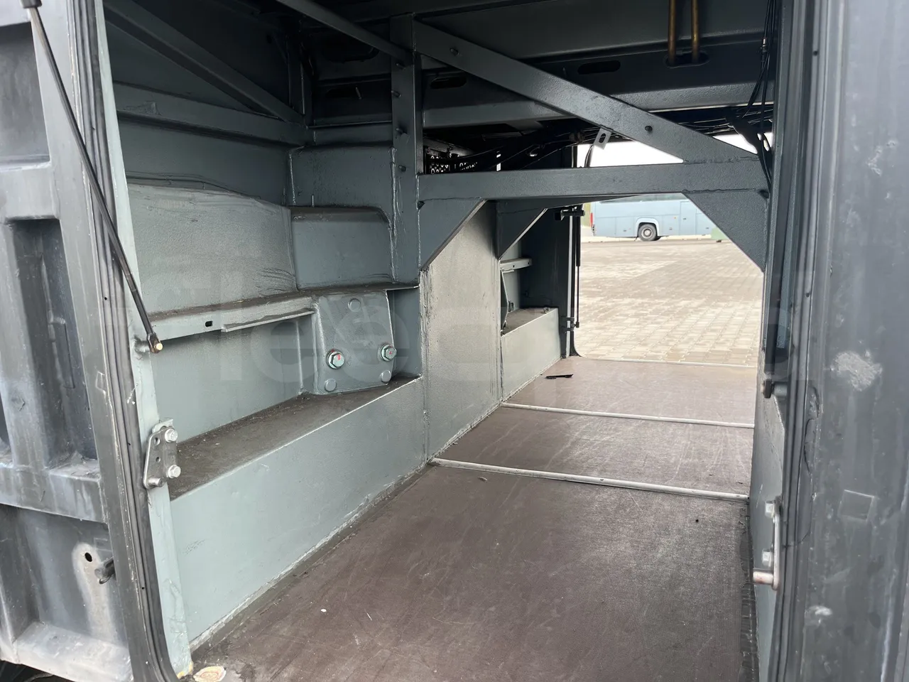 Mercedes-Benz Tourismo - Driver's Bunk