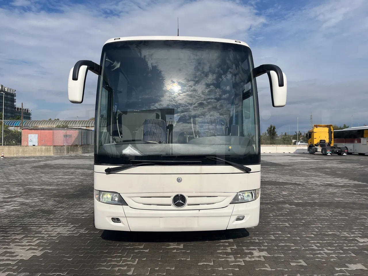Mercedes-Benz Tourismo - Front