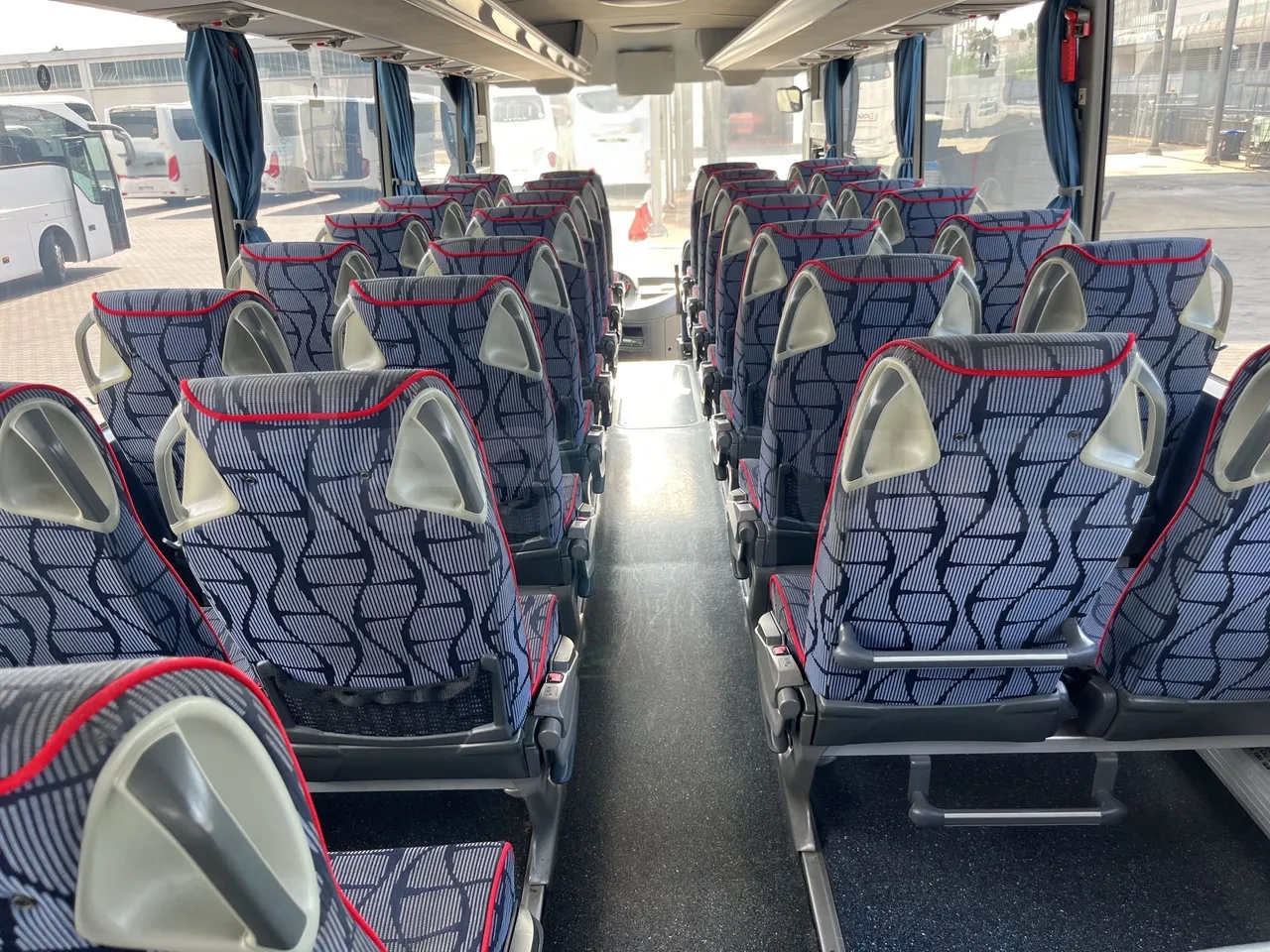 Mercedes-Benz Tourismo - Forward Seats From Middle Position