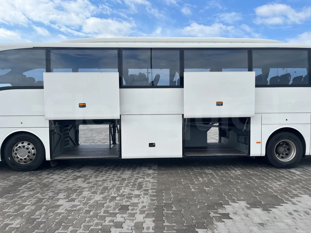 Mercedes-Benz Tourismo - Luggage Rack Left Side