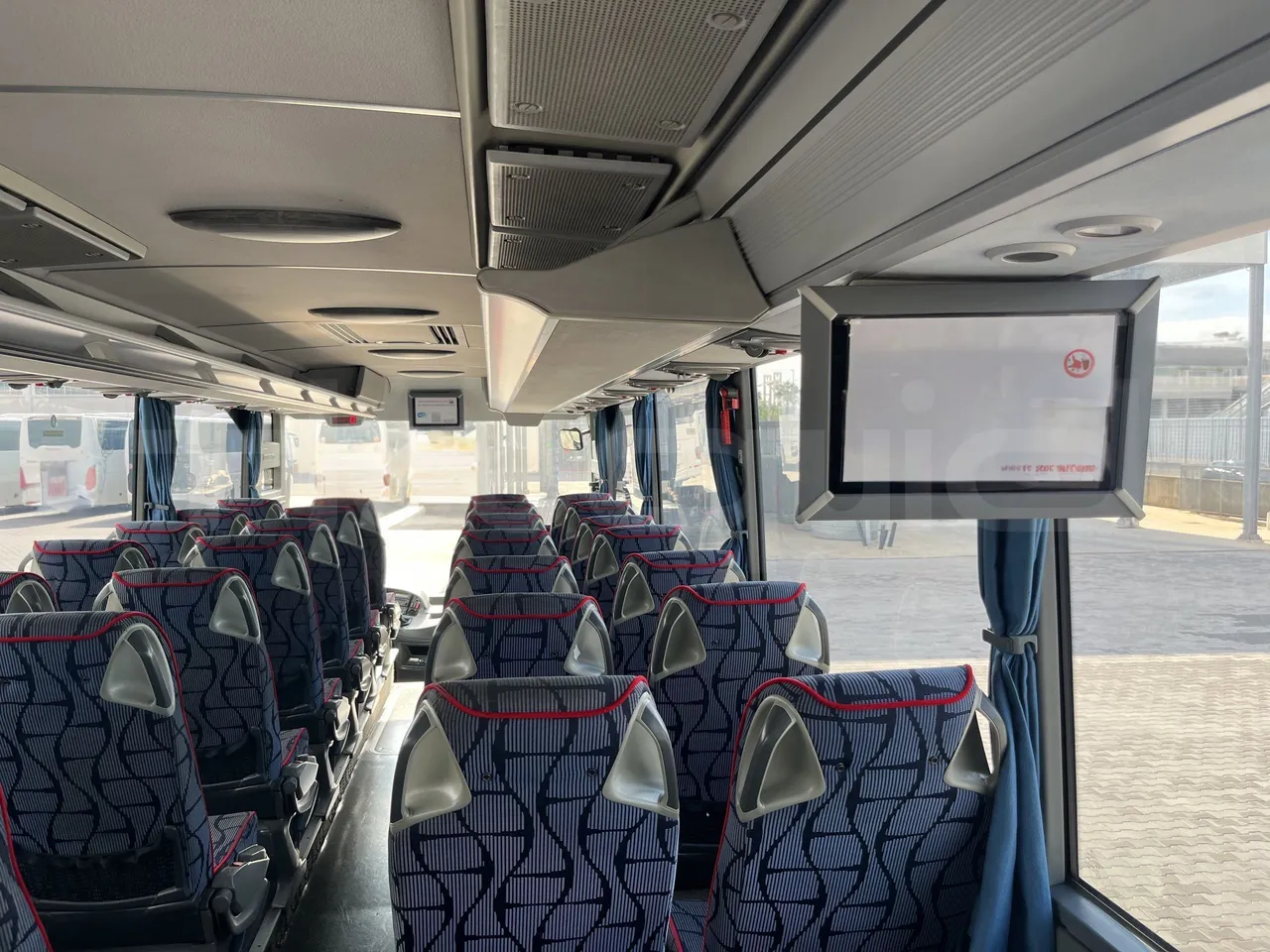 Mercedes-Benz Tourismo - Monitor