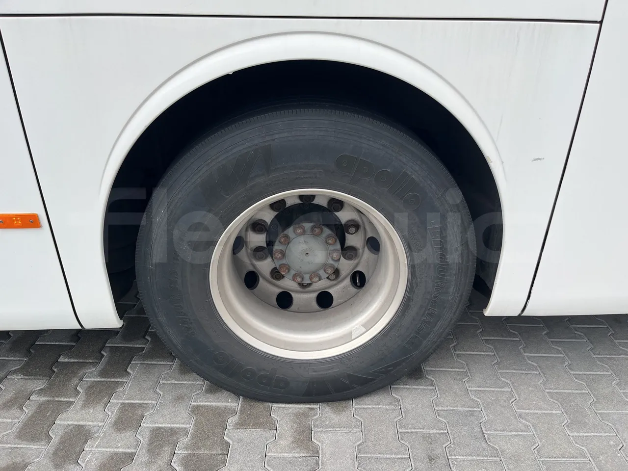 Mercedes-Benz Tourismo - Second Axle Left Side: Complete Wheel