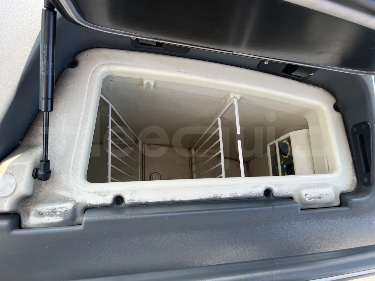 Mercedes-Benz Tourismo - Refrigerator