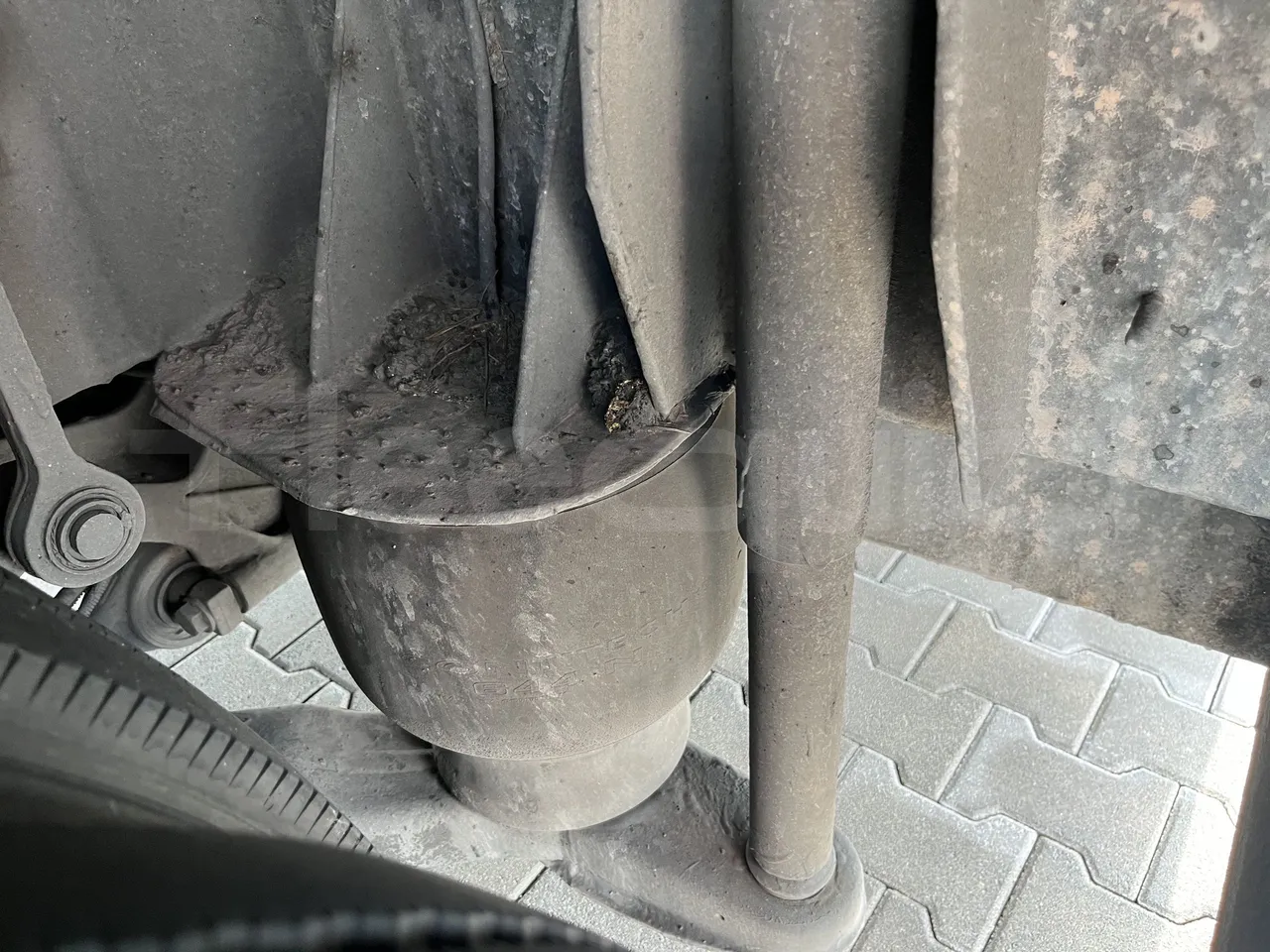 Mercedes-Benz Tourismo - Second Axle First Shock Absorbers Right Side