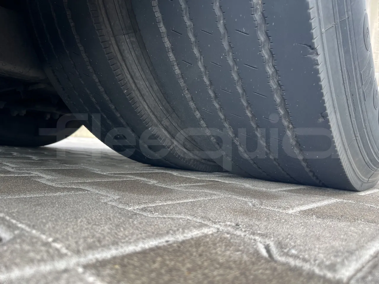 Mercedes-Benz Tourismo - Second Axle Left Side: Tyre Tread
