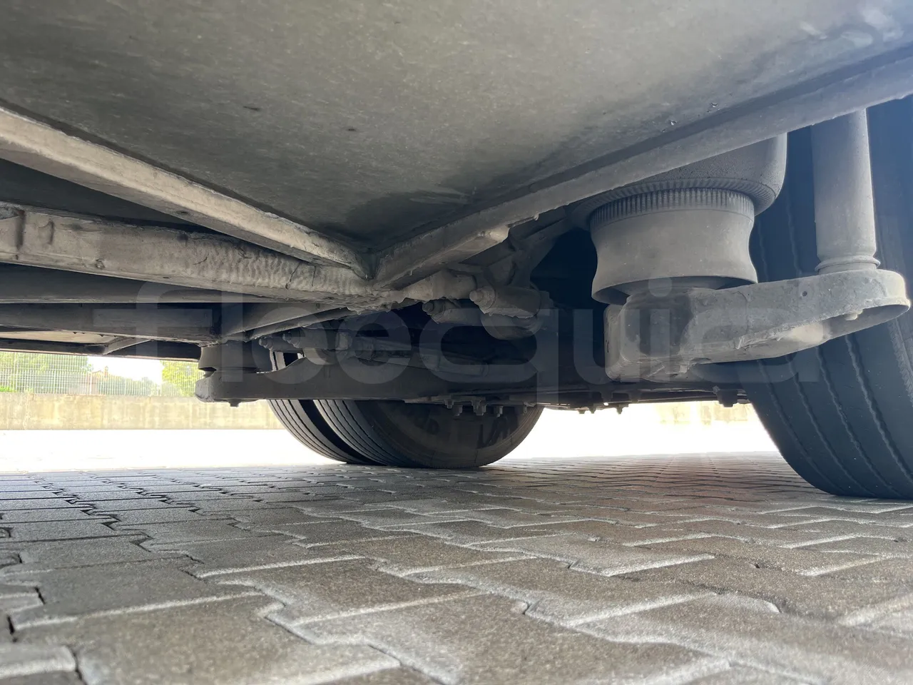 Mercedes-Benz Tourismo - Second Axle Right Side