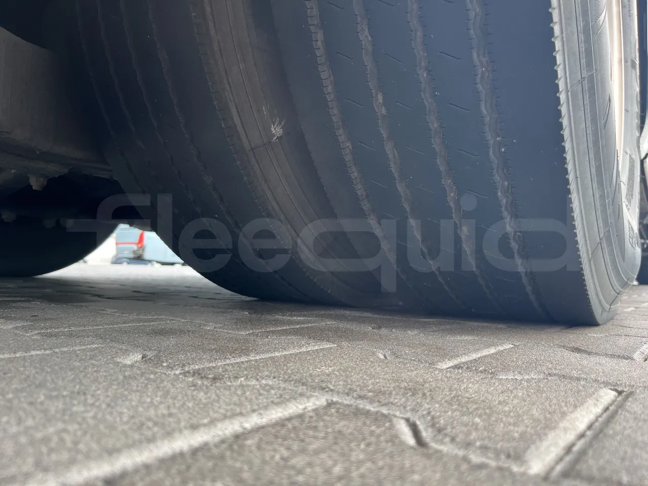 Mercedes-Benz Tourismo - Second Axle Right Side: Tyre Tread