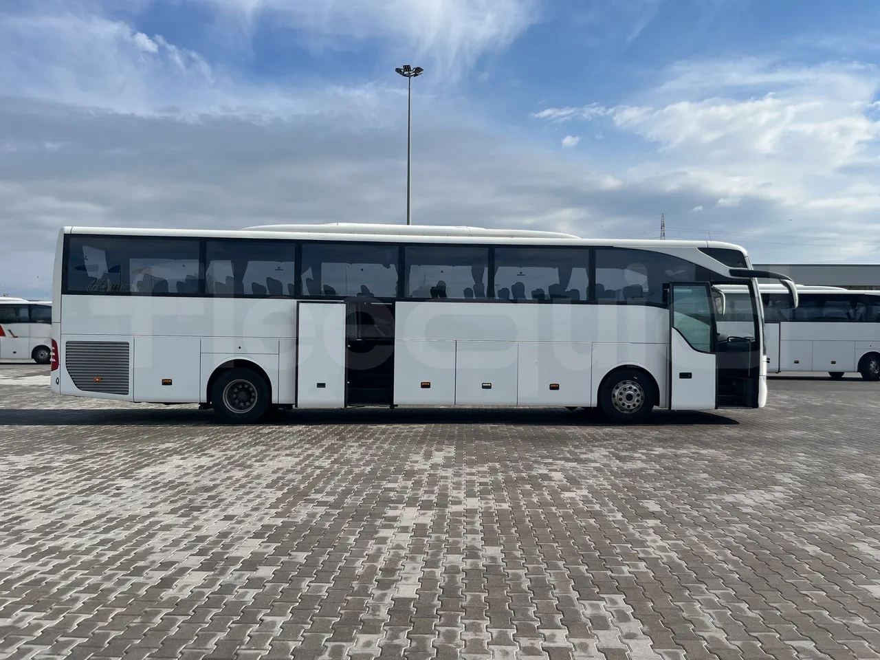 Mercedes-Benz Tourismo - Right Side Doors Open
