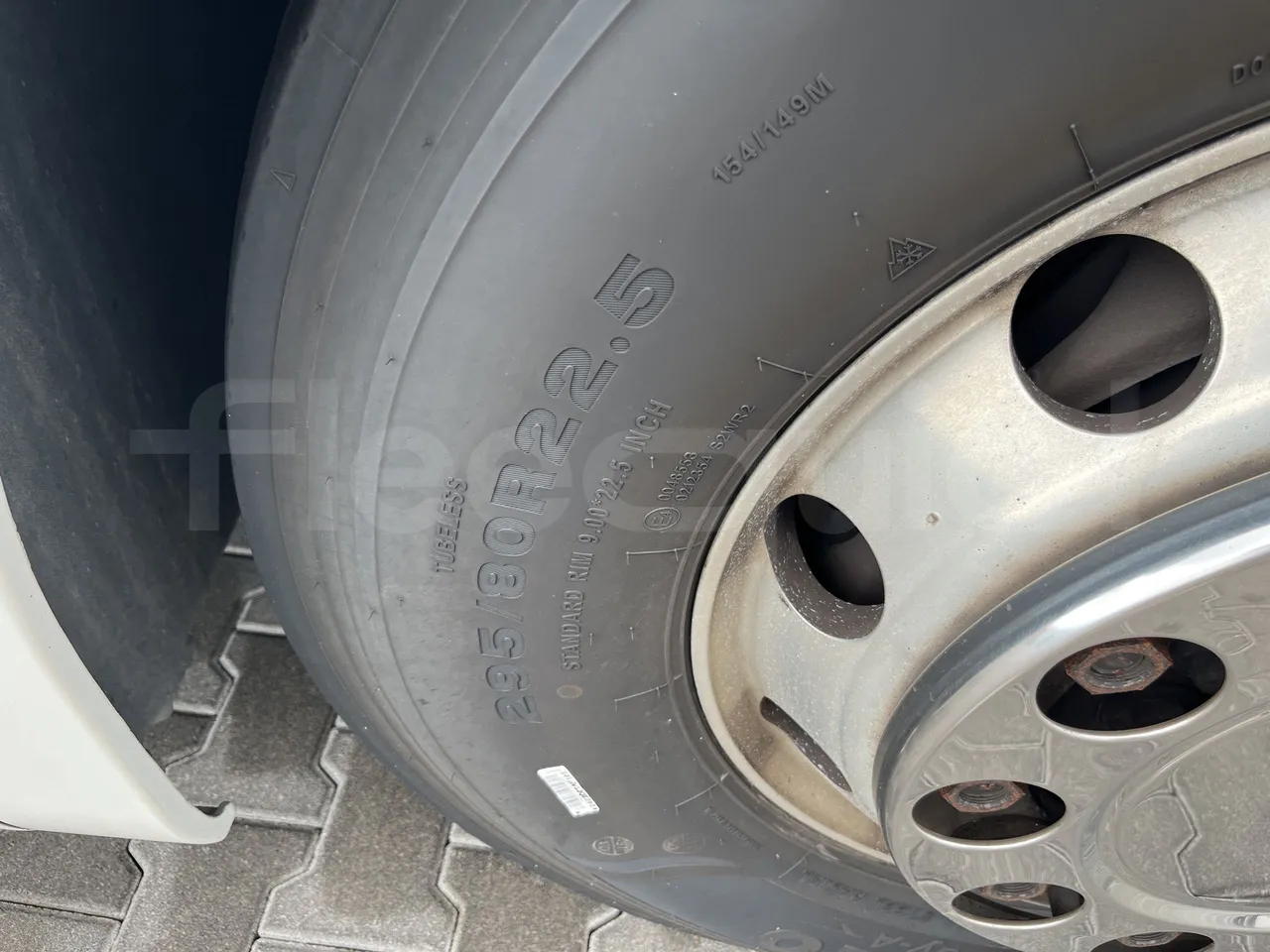 Mercedes-Benz Tourismo - First Axle Left Side: Tyre Size