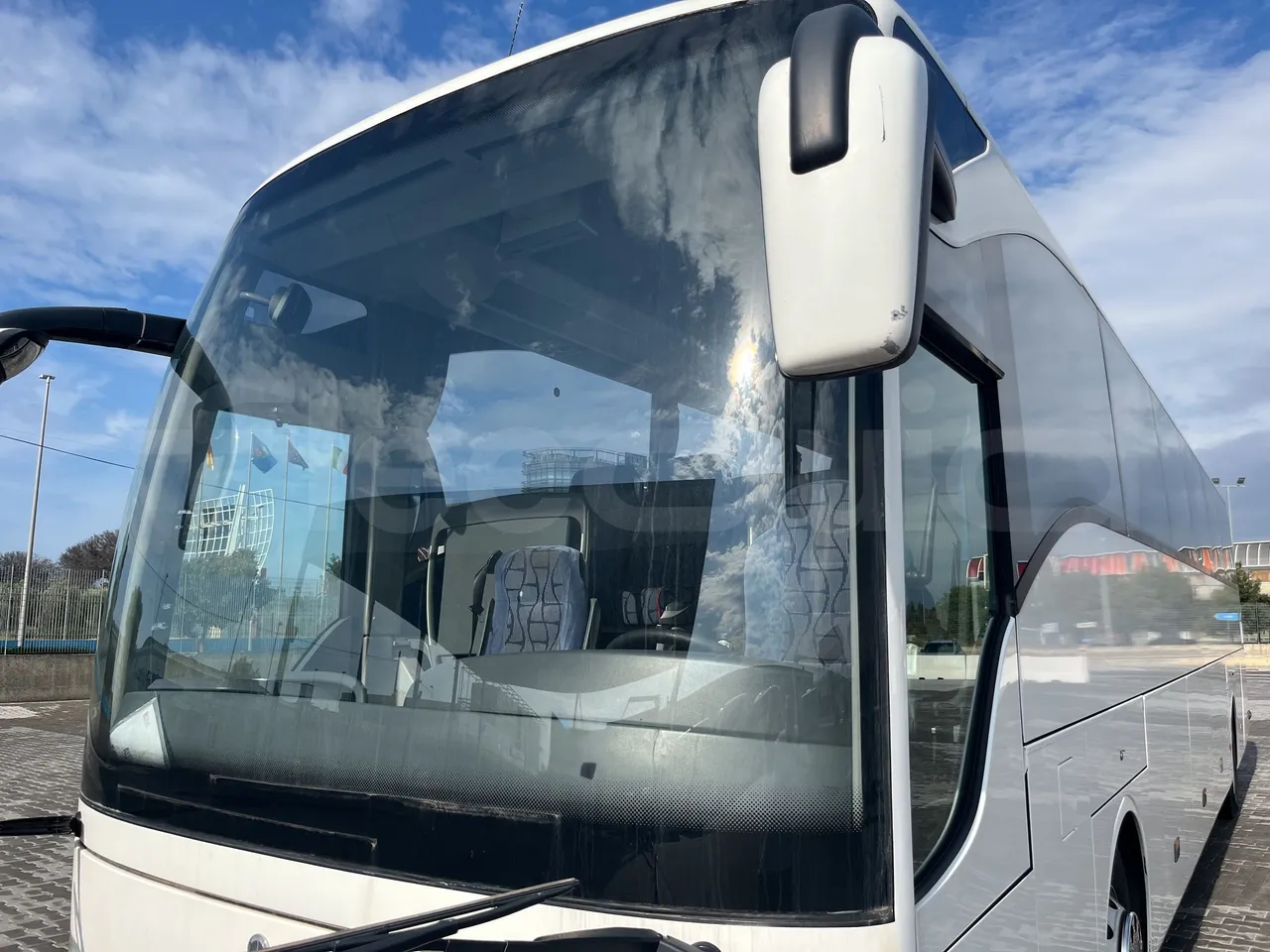 Mercedes-Benz Tourismo - Windscreen From Left Side