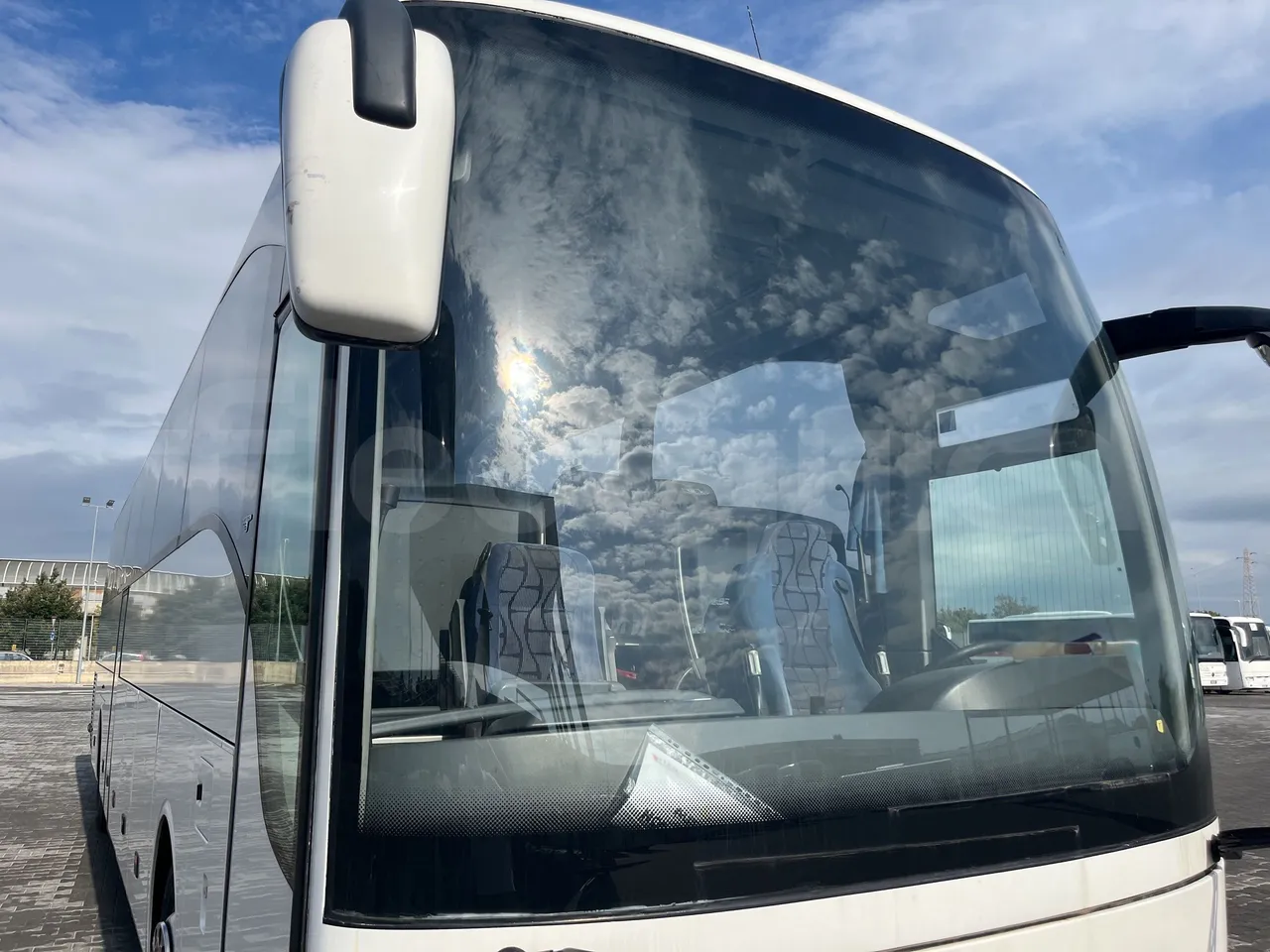 Mercedes-Benz Tourismo - Windscreen From Right Side