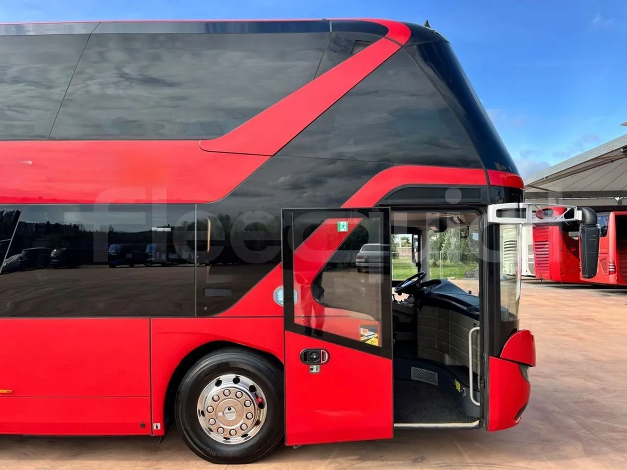 Neoplan Skyliner V6ACE -EUR6 -375kW -14m - front door 1 open