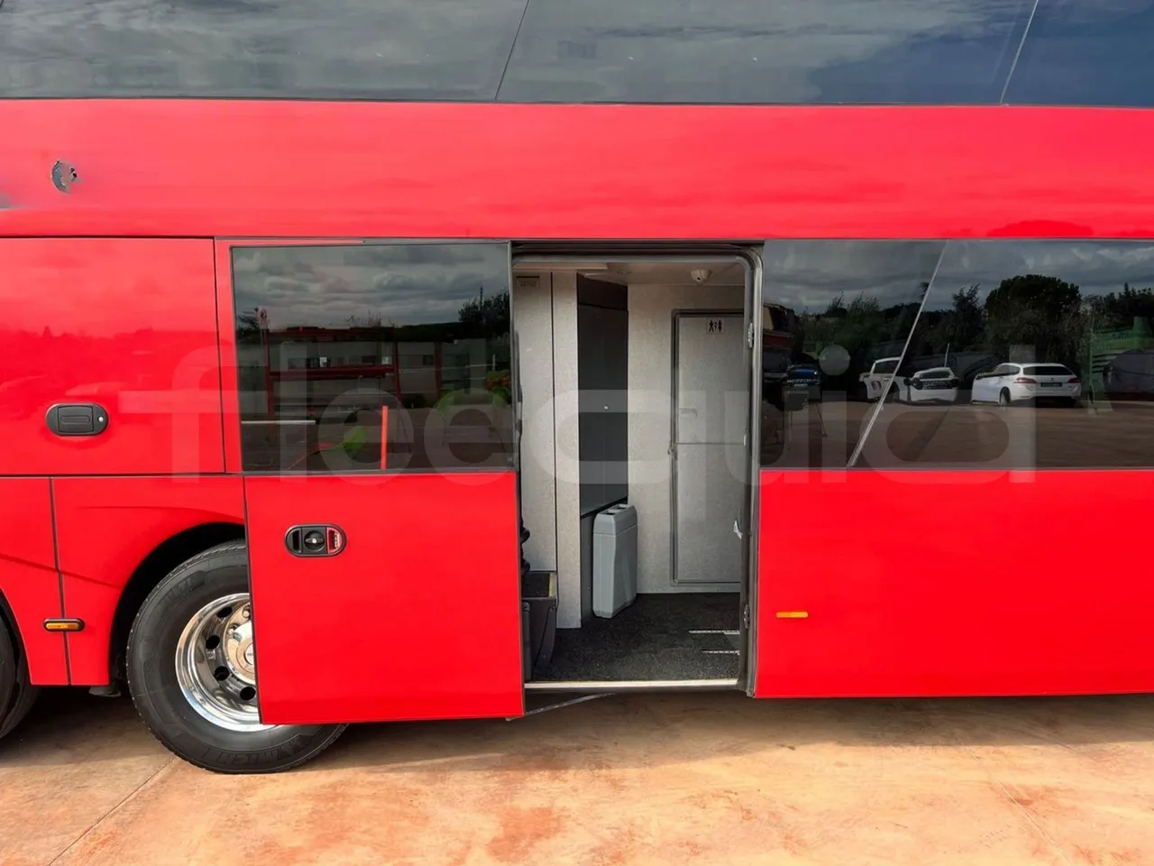 Neoplan Skyliner V6ACE -EUR6 -375kW -14m - front door 2 open