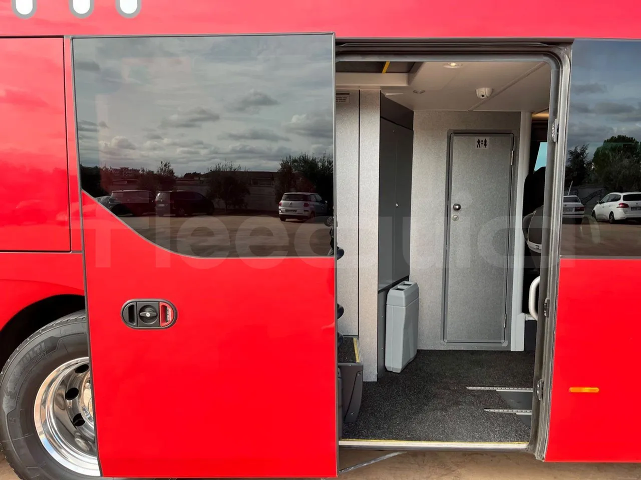 Neoplan Skyliner V6ACE -EUR6 -375kW -14m - front door 3 open