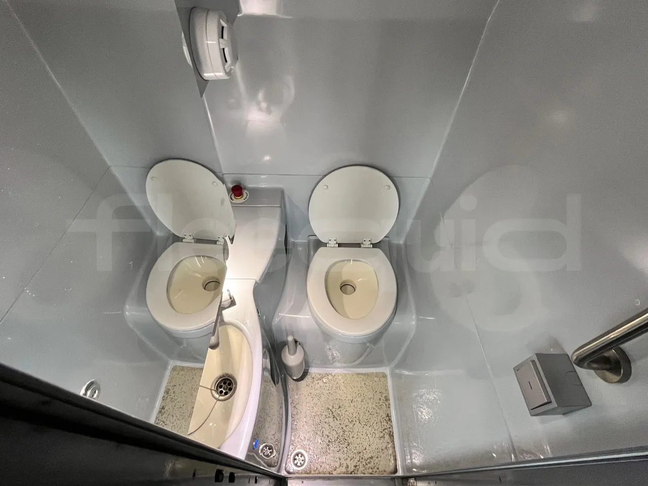 Neoplan Skyliner V6ACE -EUR6 -375kW -14m - toilette accessories photo