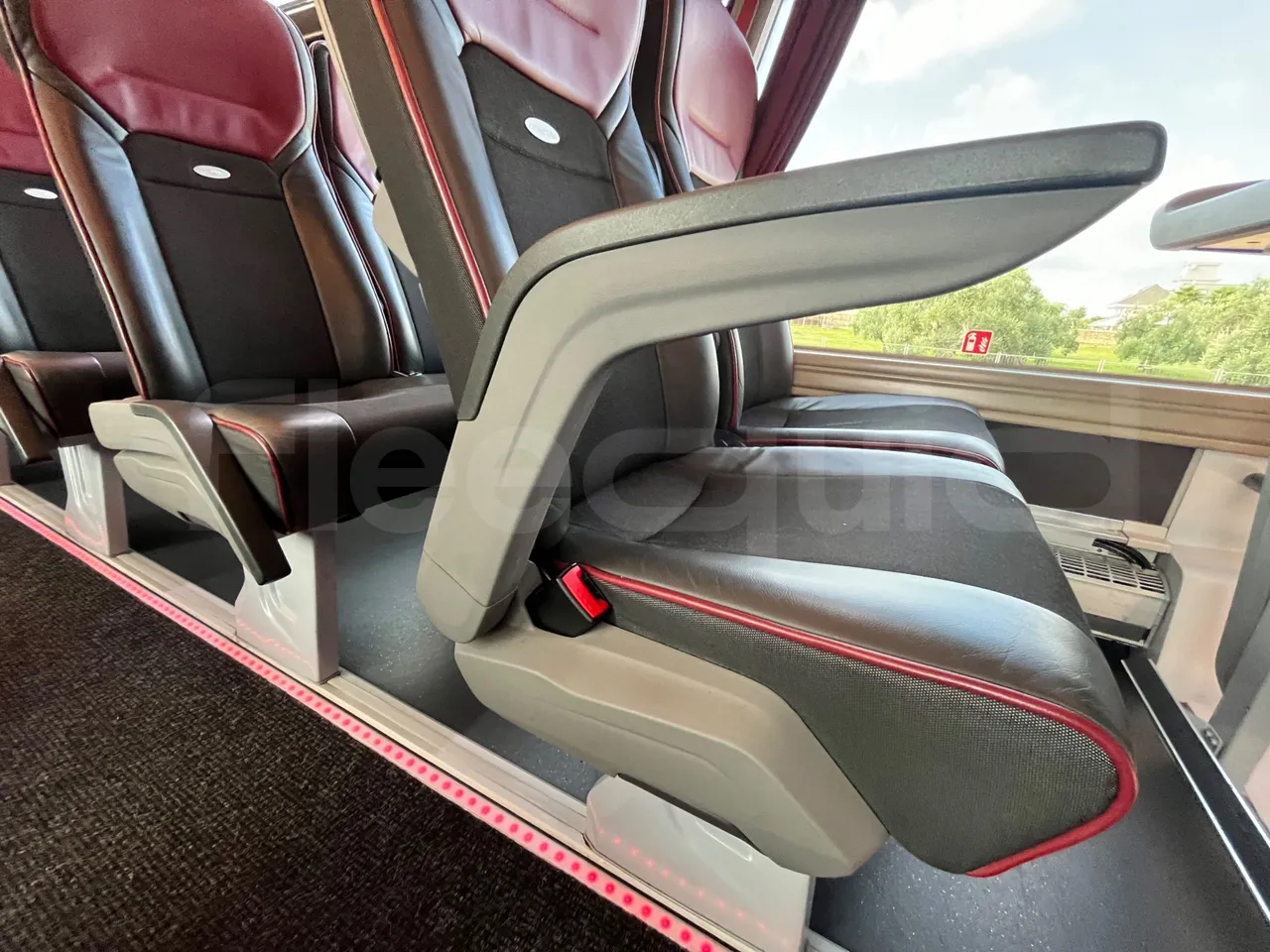 Neoplan Skyliner V6ACE -EUR6 -375kW -14m - armrest detail photo