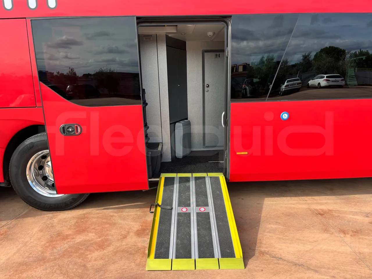 Neoplan Skyliner V6ACE -EUR6 -375kW -14m - external compartments photo