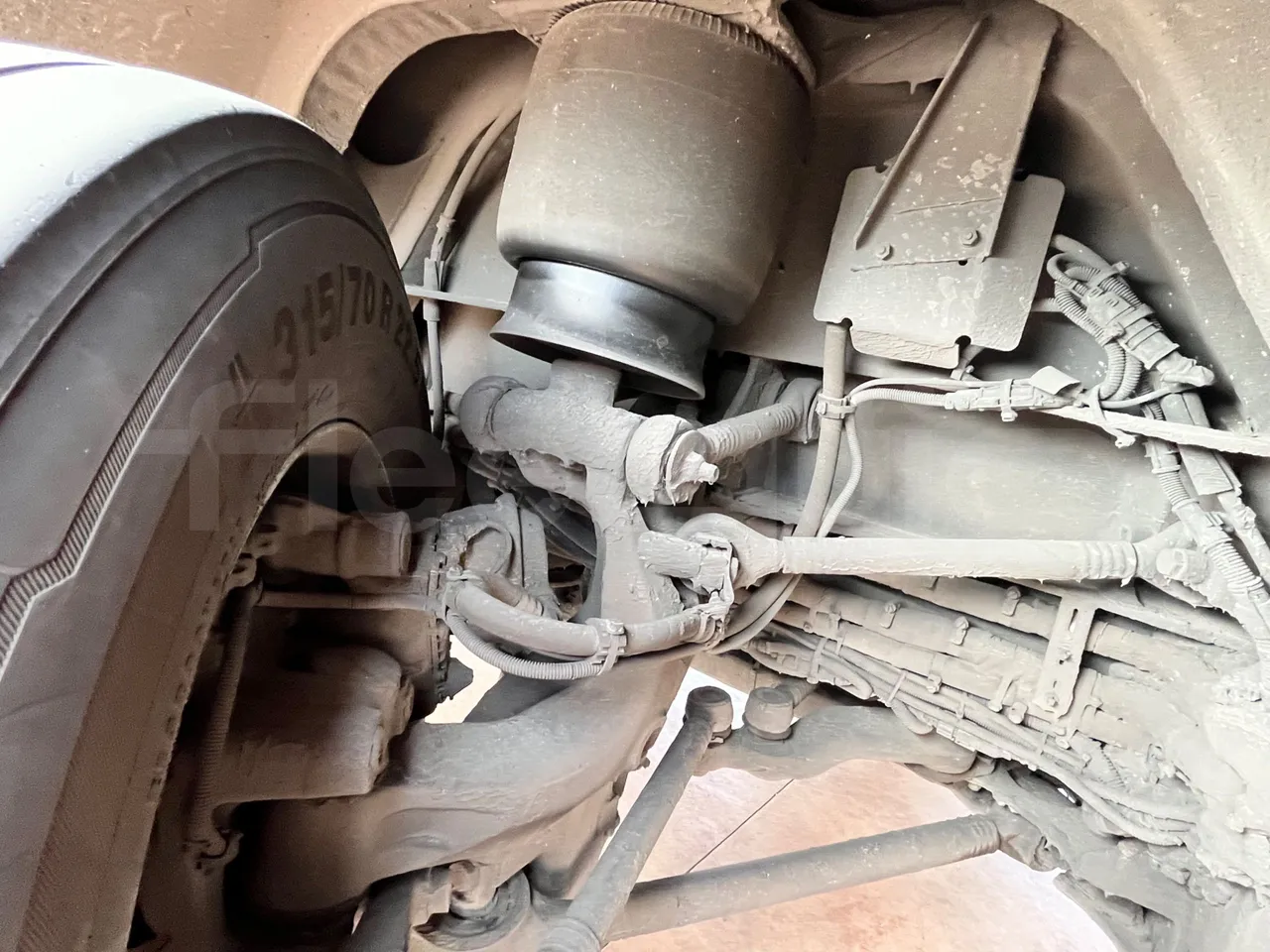 Neoplan Skyliner V6ACE -EUR6 -375kW -14m - front air springs right