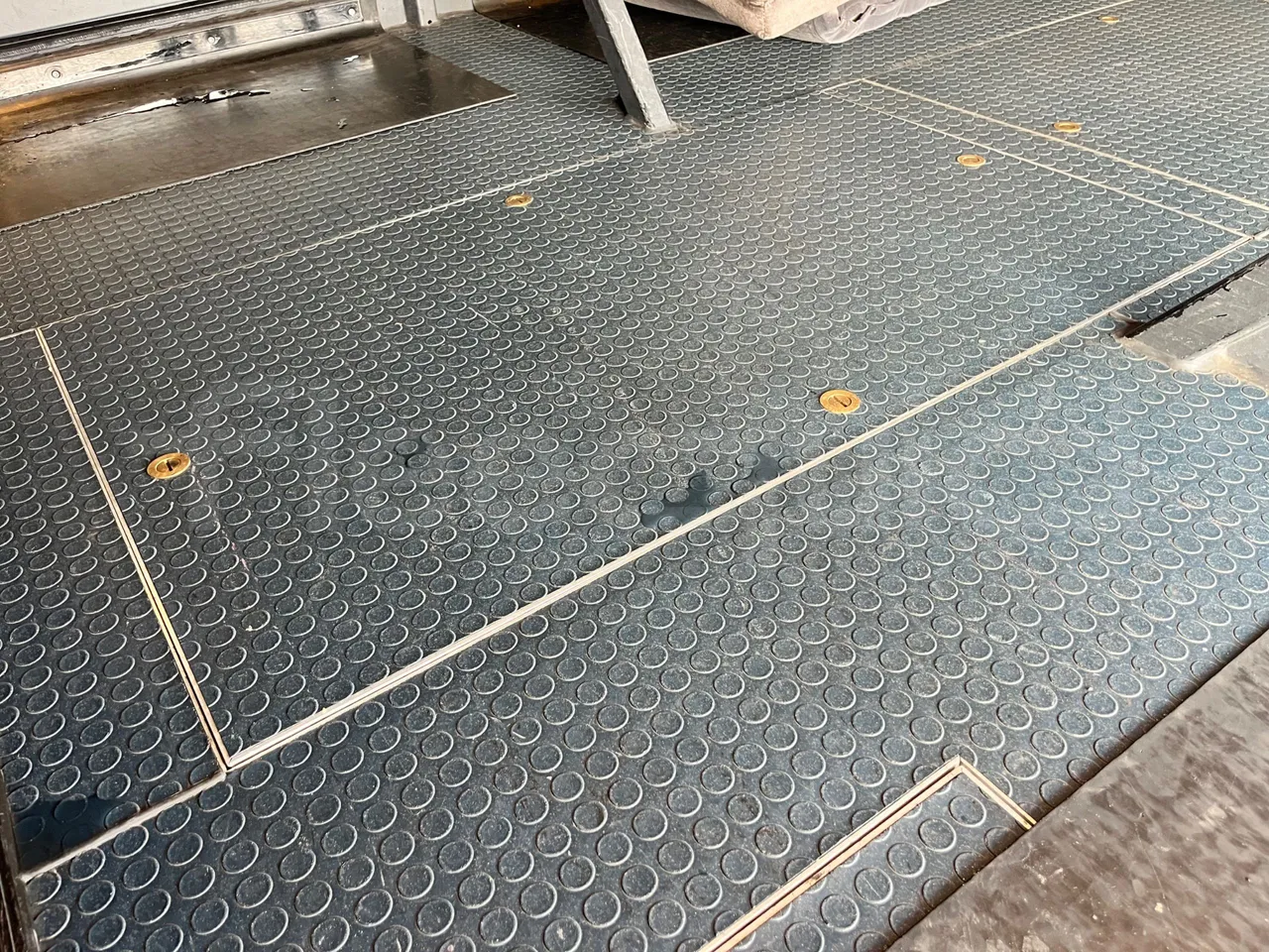 Neoplan Skyliner V6ACE -EUR6 -375kW -14m - floor hatches photo