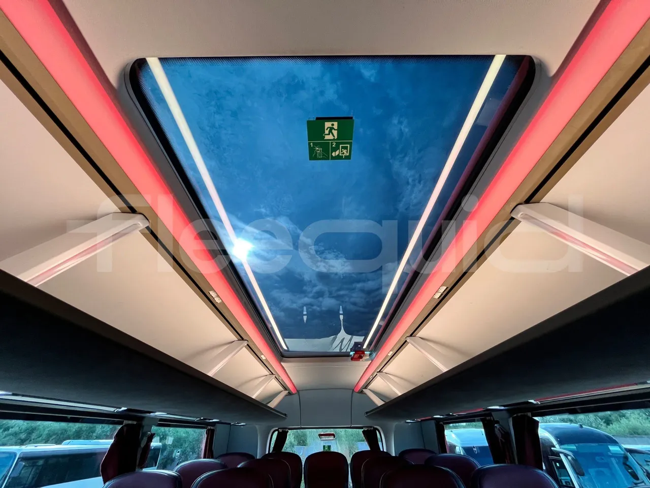 Neoplan Skyliner V6ACE -EUR6 -375kW -14m - roof hatch 1