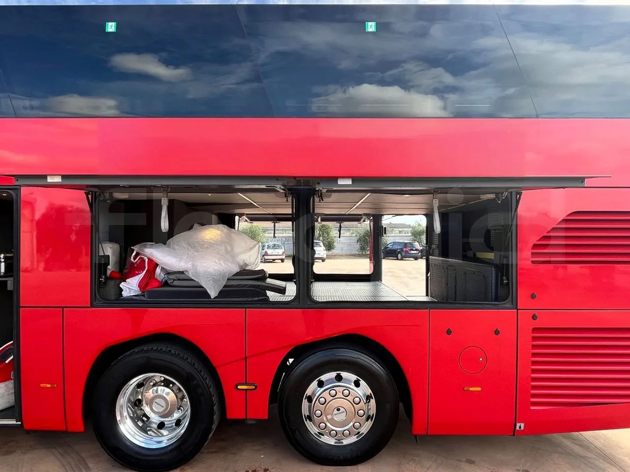 Neoplan Skyliner V6ACE -EUR6 -375kW -14m - luggage rack photo