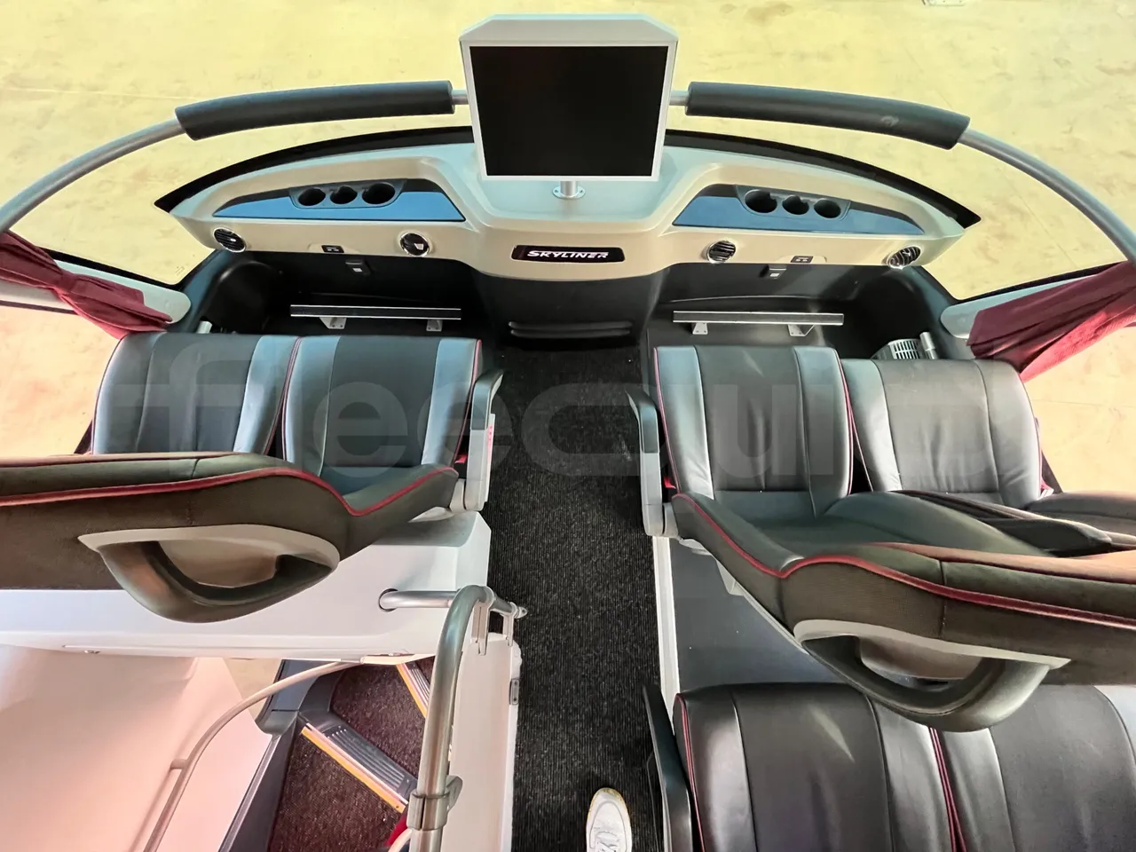 Neoplan Skyliner V6ACE -EUR6 -375kW -14m - monitor detail photo