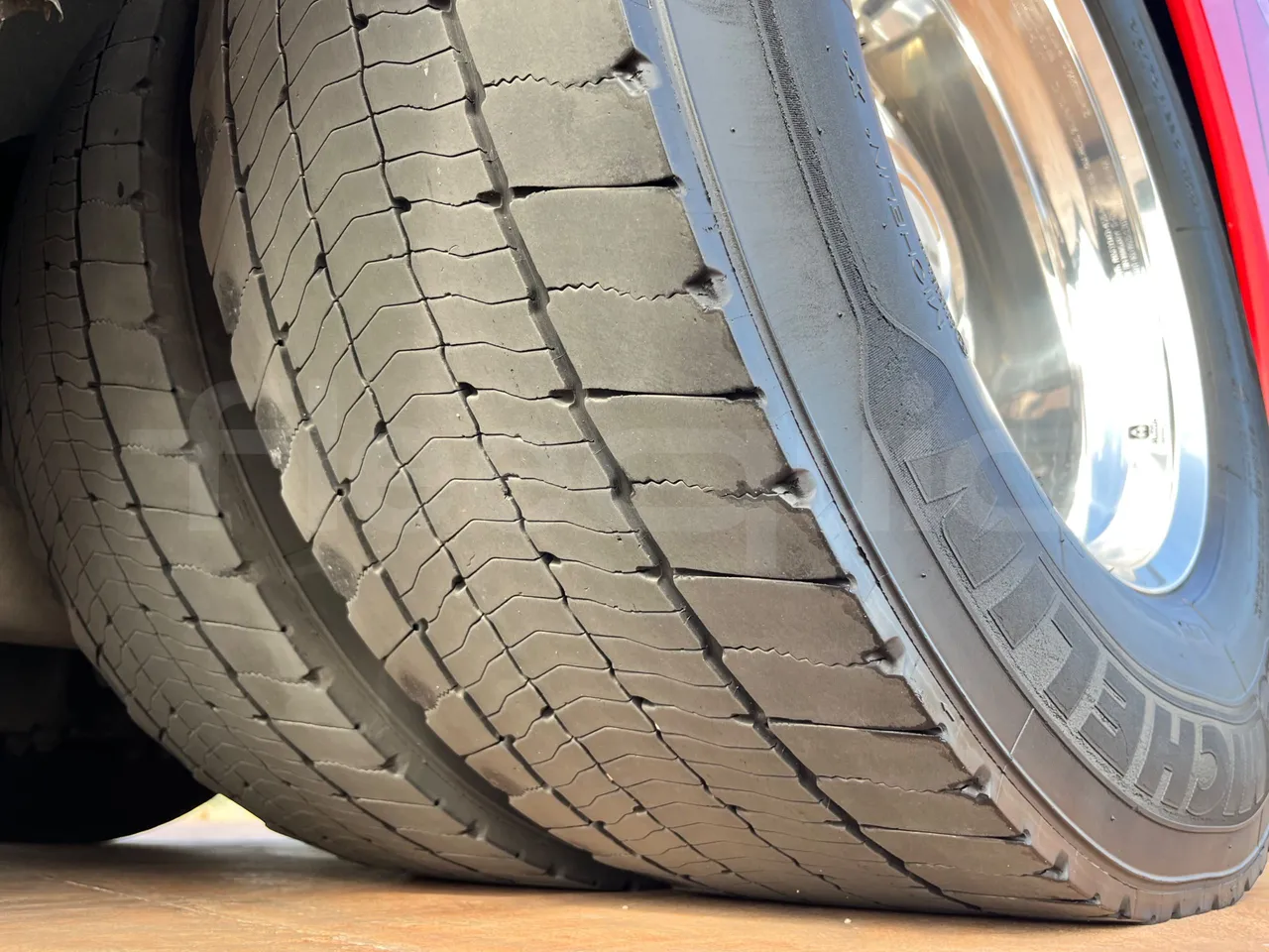 Neoplan Skyliner V6ACE -EUR6 -375kW -14m - tread condition second axle tires left