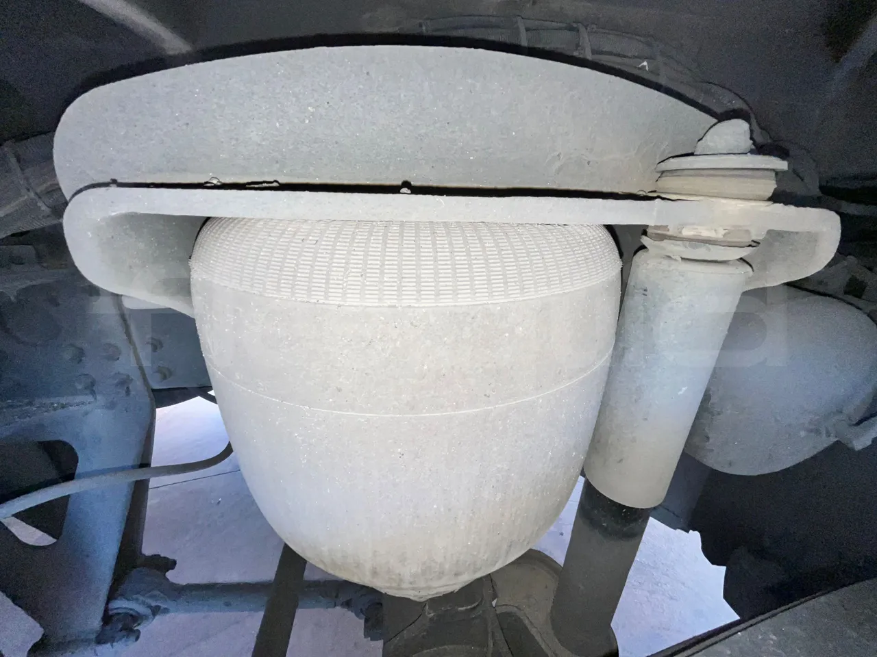 Neoplan Skyliner V6ACE -EUR6 -375kW -14m - axle 3 air springs 1 right