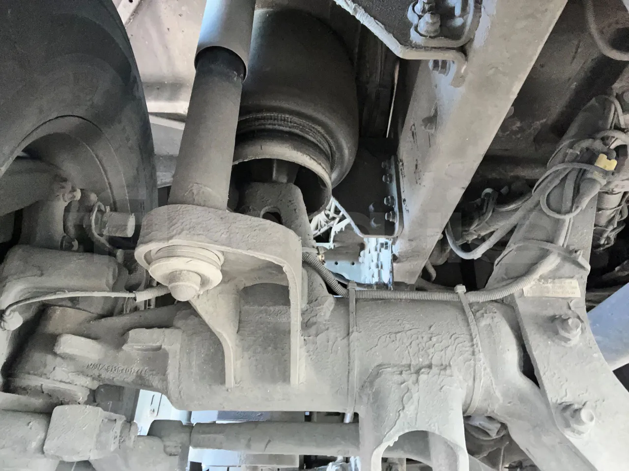 Neoplan Skyliner V6ACE -EUR6 -375kW -14m - axel 3 leaf spring left