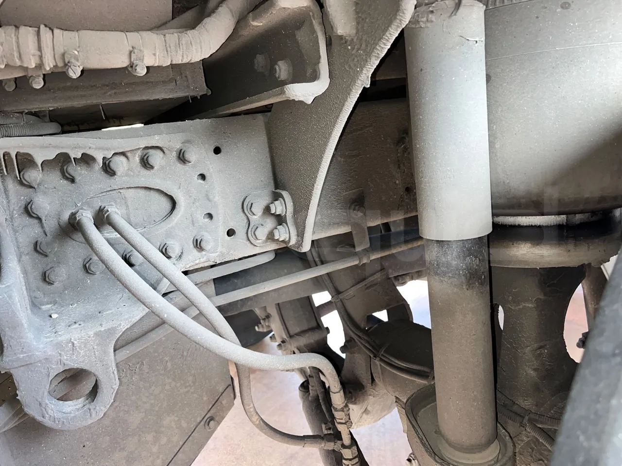 Neoplan Skyliner V6ACE -EUR6 -375kW -14m - axel 3 shock absorbers 2 left