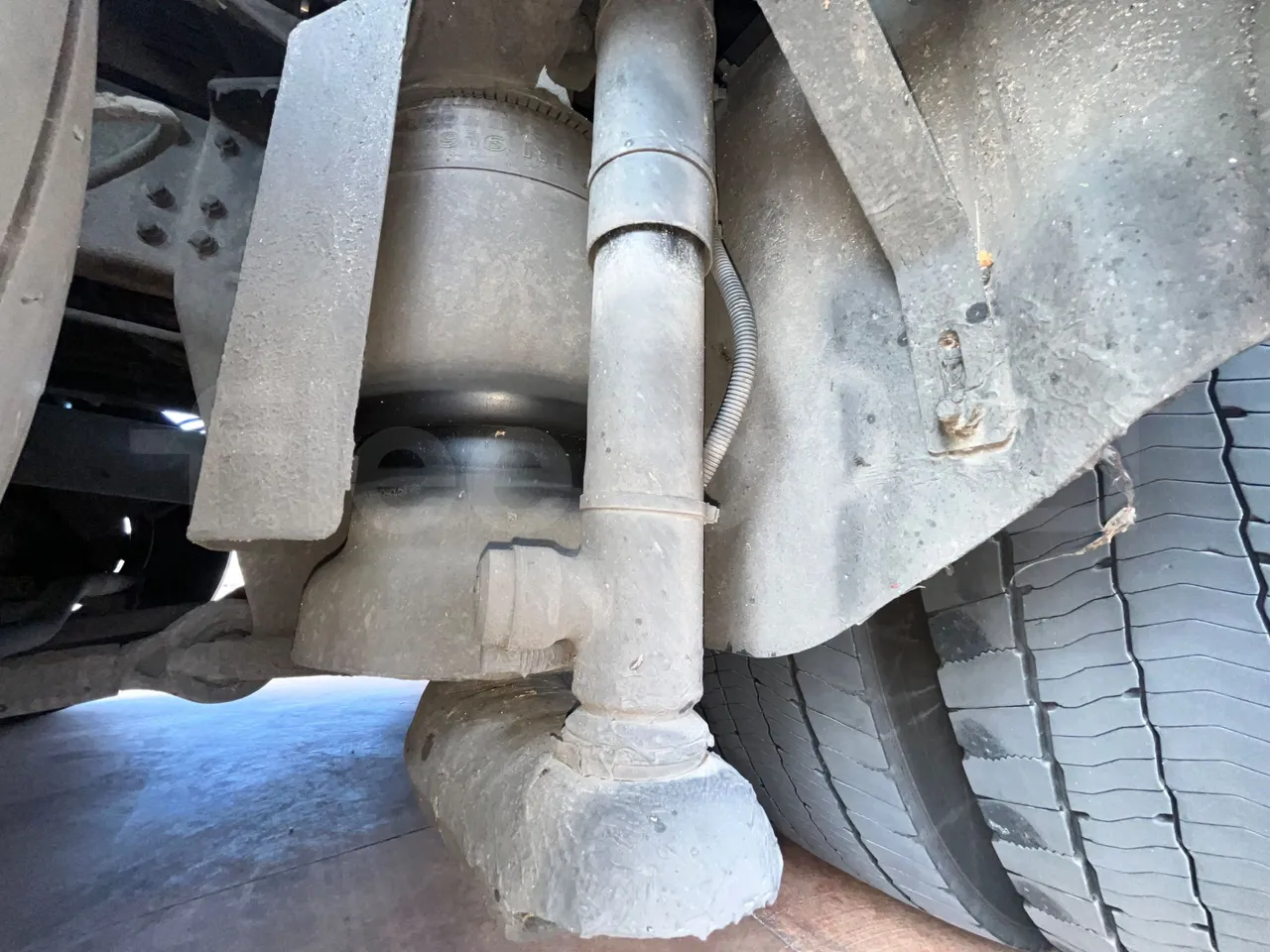 Neoplan Skyliner V6ACE -EUR6 -375kW -14m - axle 2 shock absorbers 2 left