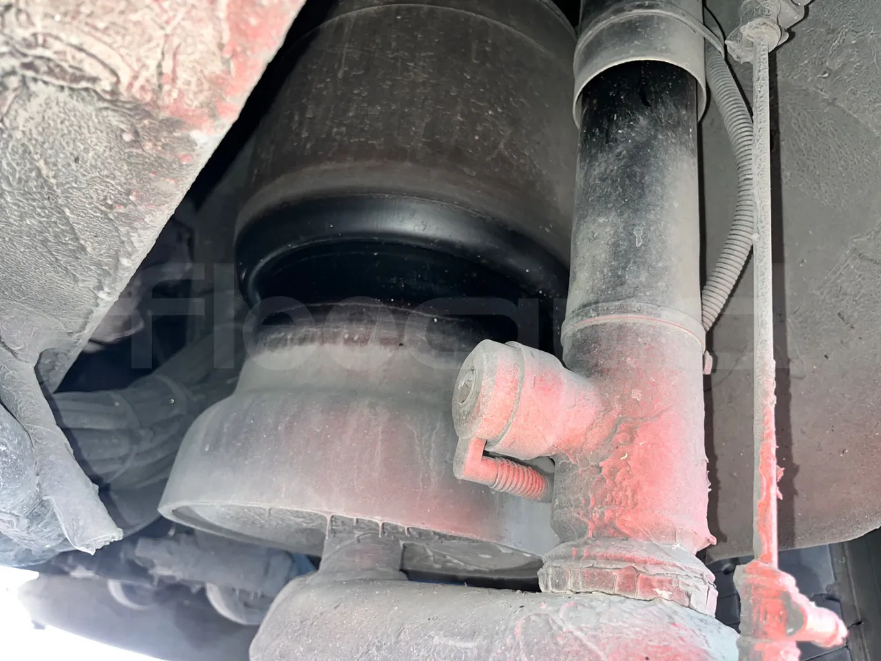 Neoplan Skyliner V6ACE -EUR6 -375kW -14m - axle 2 shock absorbers 1 right