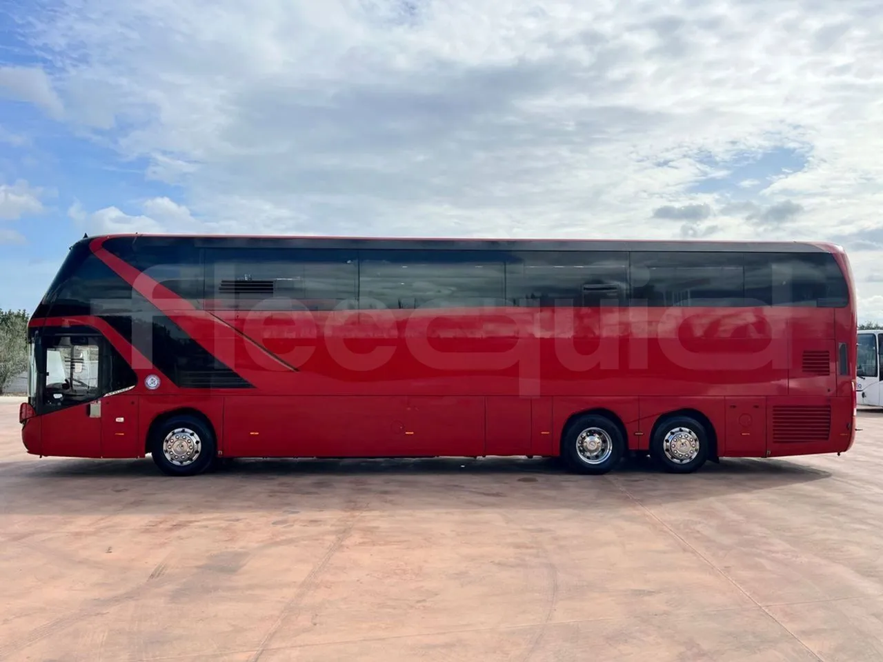 Neoplan Skyliner V6ACE -EUR6 -375kW -14m - left side photo