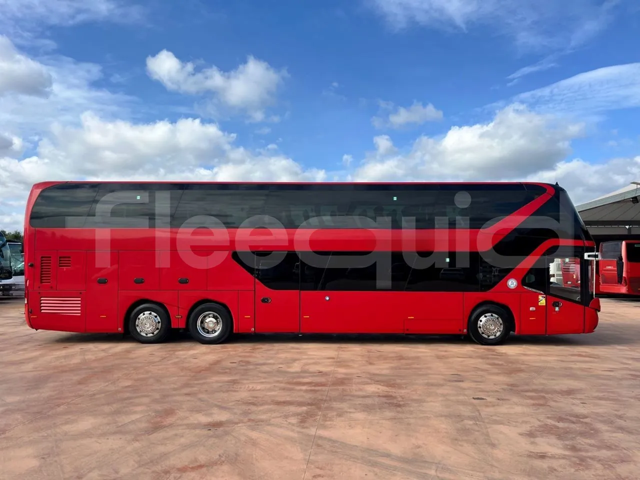 Neoplan Skyliner V6ACE -EUR6 -375kW -14m - right side doors closed