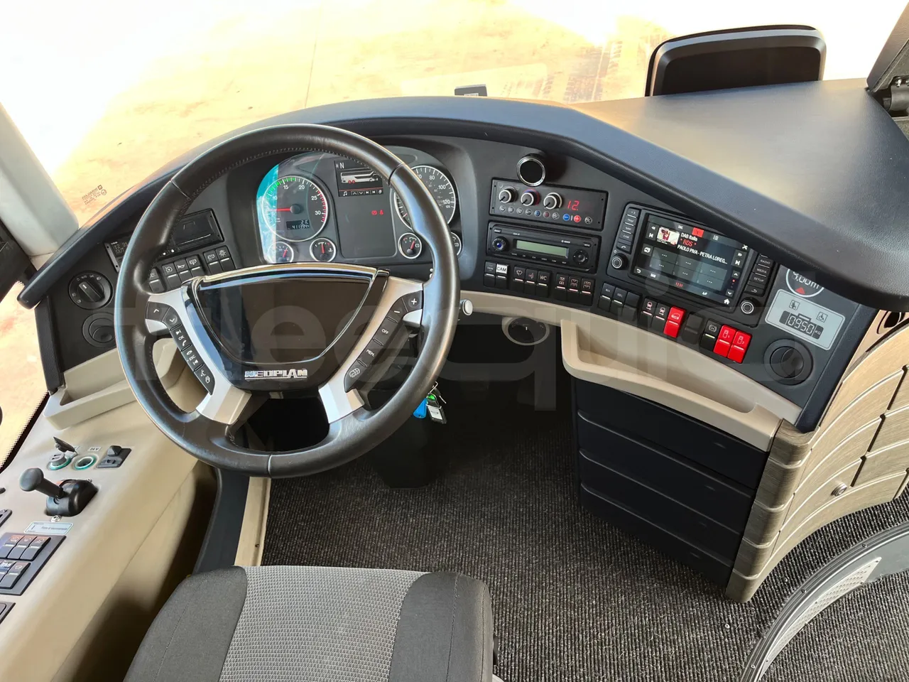 Neoplan Skyliner V6ACE -EUR6 -375kW -14m - steering wheel photo