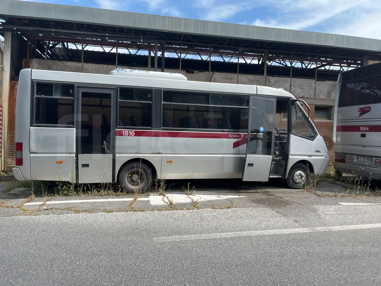 Iveco Cacciamali 59E12 THESI - Euro2 - right side doors closed