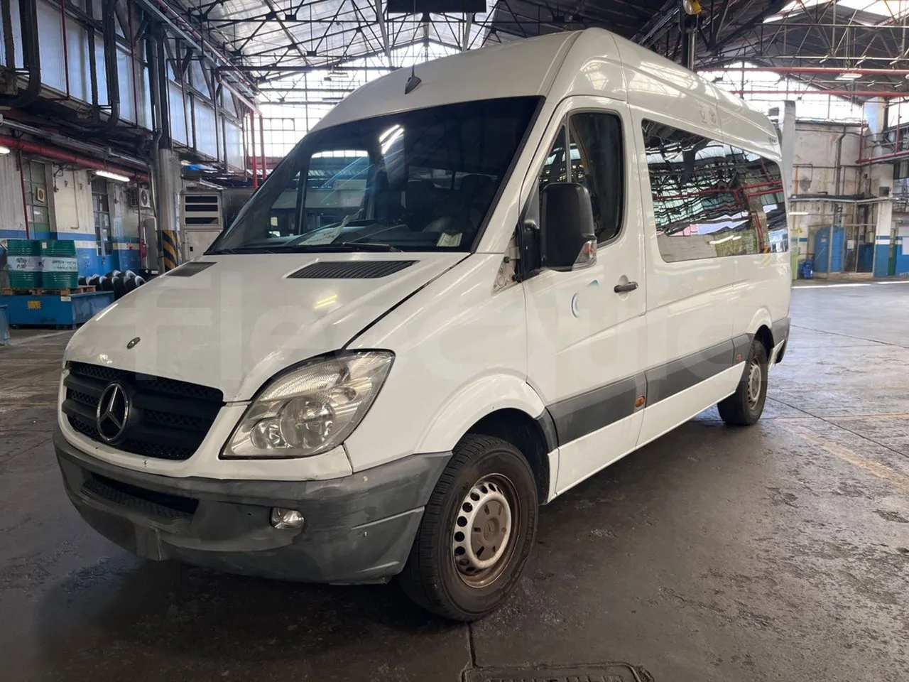 Mercedes-Benz Sprinter 906AC35 - EUR4 - 110kW - 5.91m - 3/4 front left (mandatory for bus to scrap)