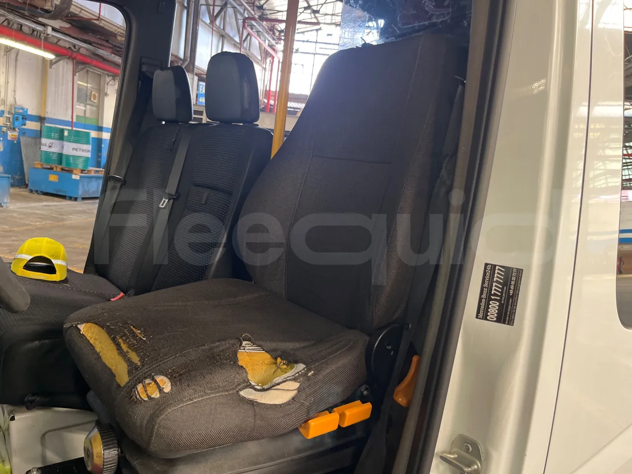 Mercedes-Benz Sprinter 906AC35 - EUR4 - 110kW - 5.91m - driver's seat photo (mandatory for bus to scrap)