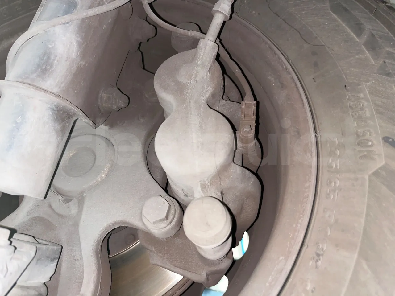 Mercedes-Benz Sprinter 906AC35 - EUR4 - 110kW - 5.91m - front brake calipers right